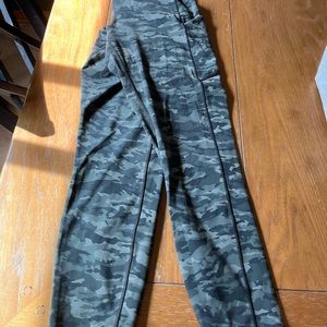 Lululemon 23” green Camo crops
